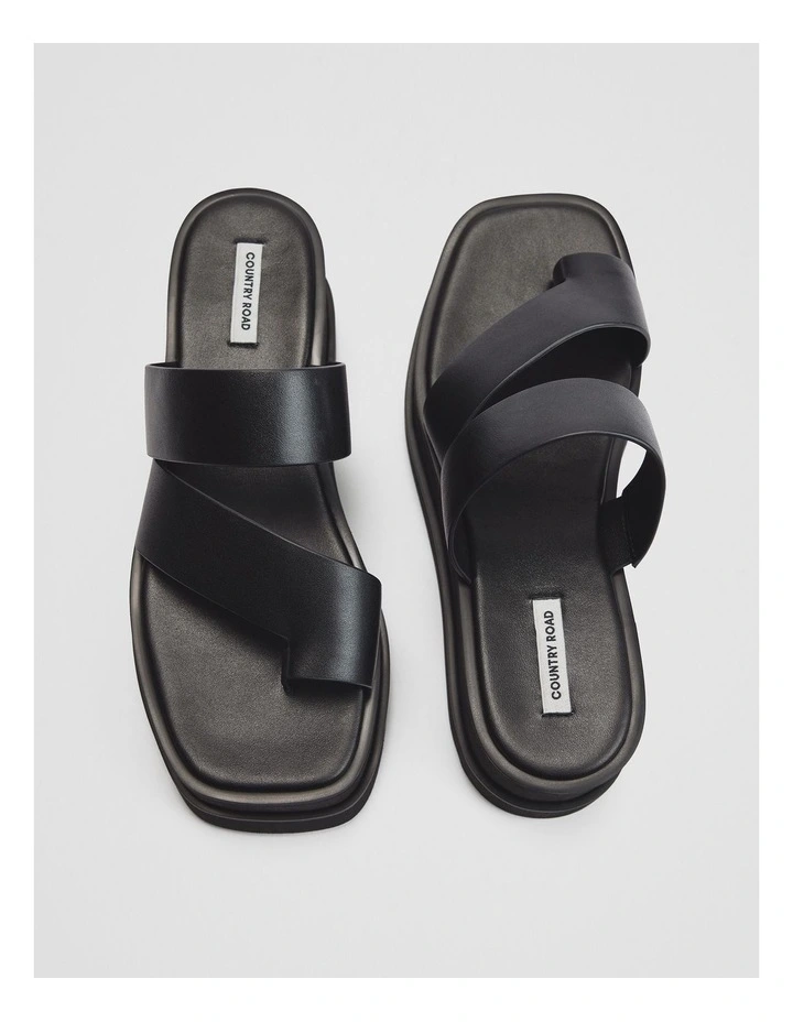 Arya Flatform in Black image 3