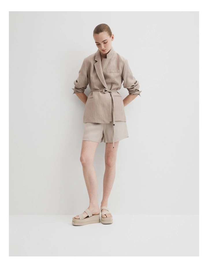 Arya Flatform in Natural image 2