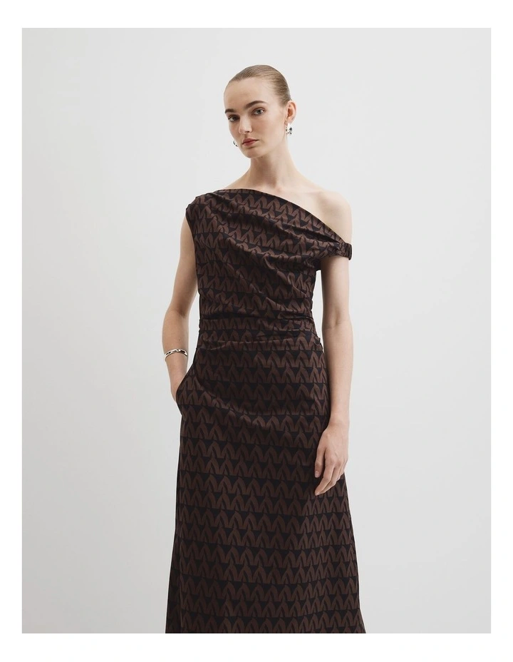 Print Off-shoulder Midi Dress in Cocoa Batik Geo image 2
