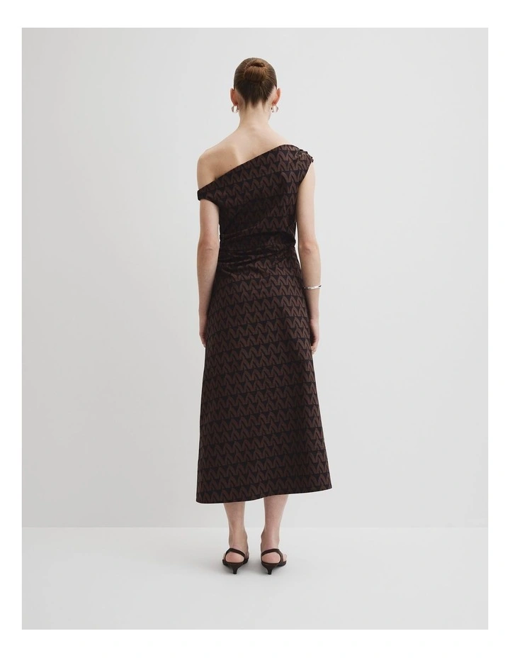 Print Off-shoulder Midi Dress in Cocoa Batik Geo image 4