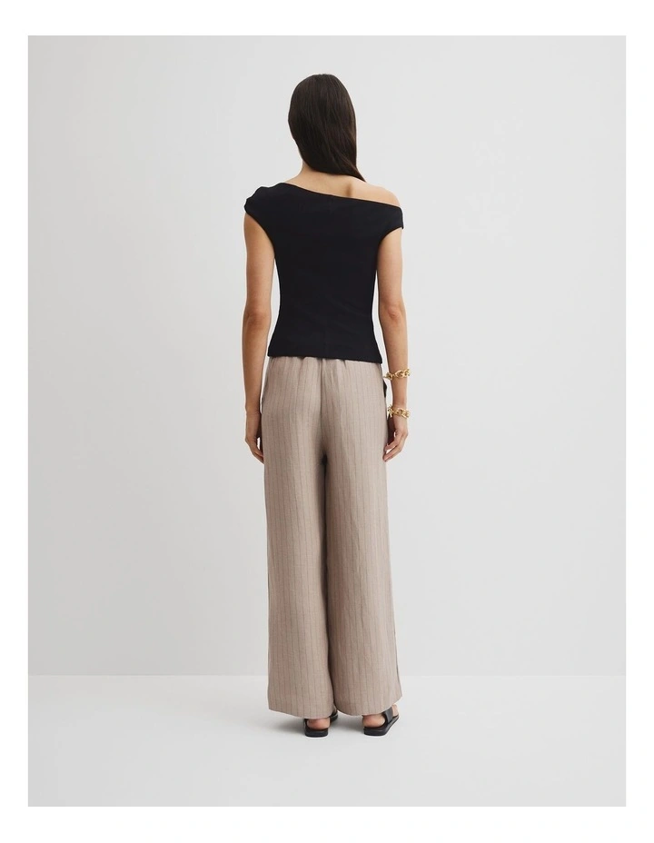 Twist Shoulder Top in Black image 4