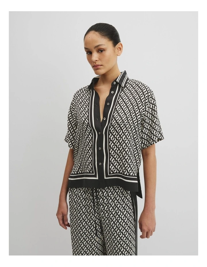 Print Short Sleeve Cupro Shirt in Border Geo image 1