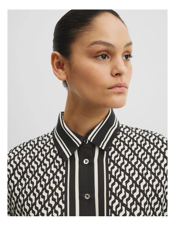 Print Short Sleeve Cupro Shirt in Border Geo image 2