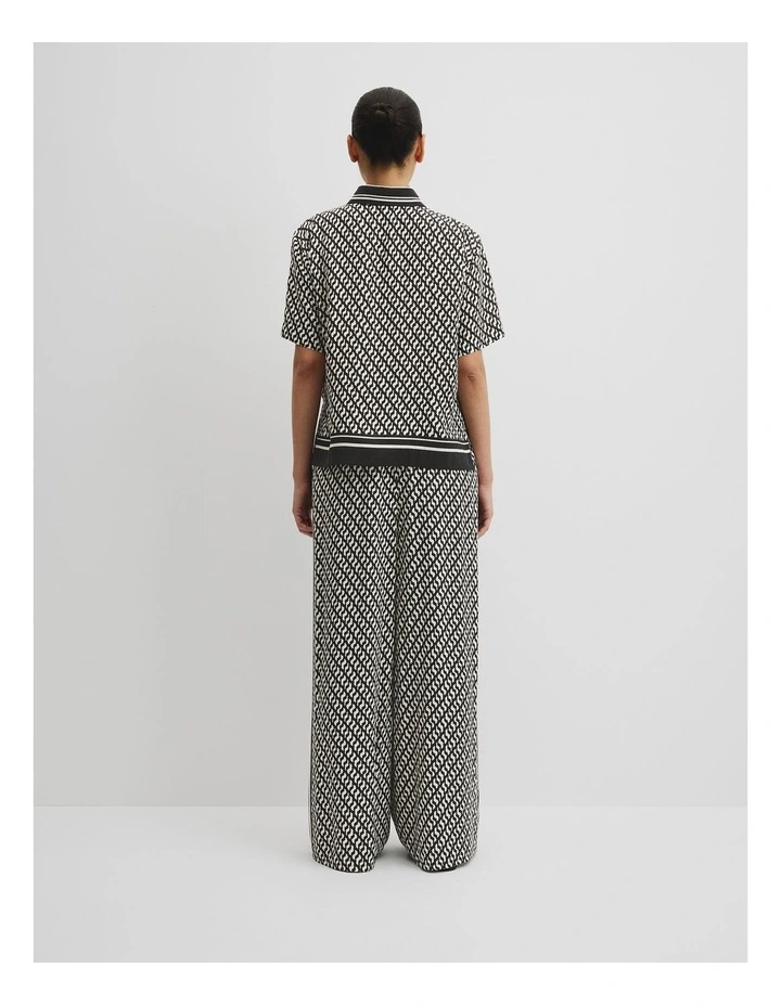 Print Short Sleeve Cupro Shirt in Border Geo image 4