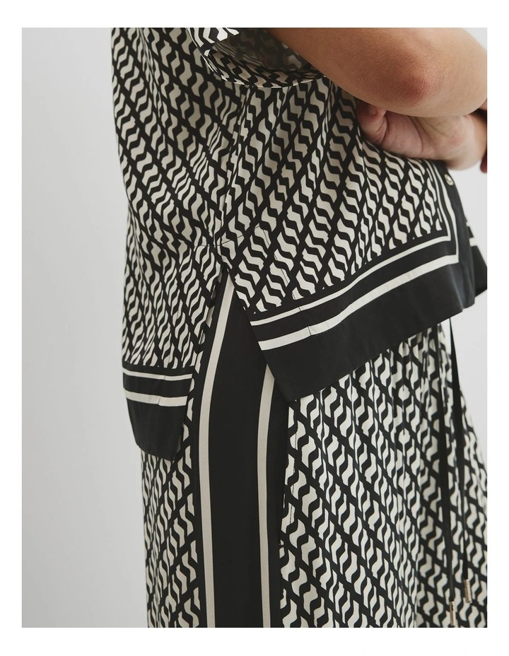 Print Short Sleeve Cupro Shirt in Border Geo image 5