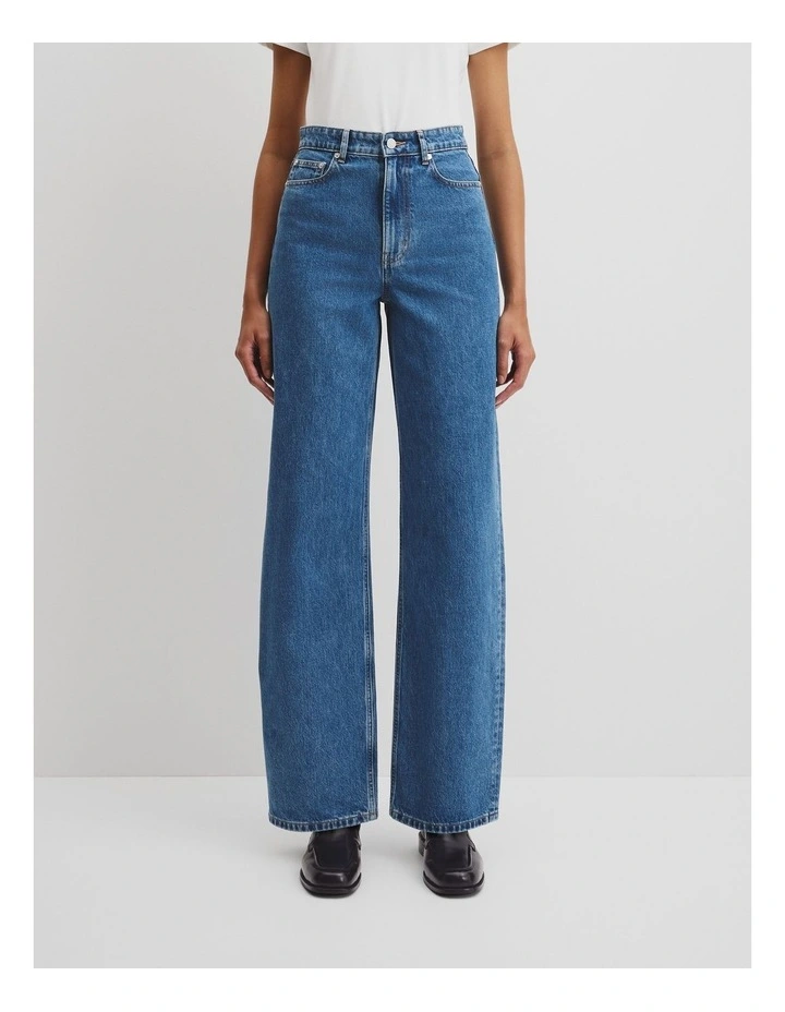 Straight Leg Jean in Mid Blue Wash image 4