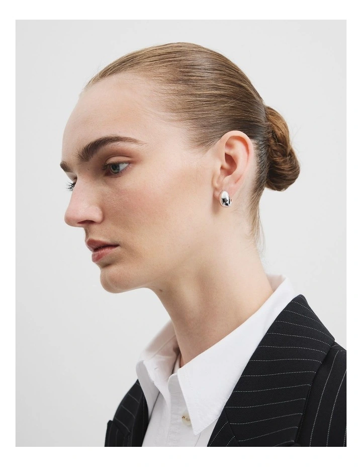 Imogen Reversible Huggie in Silver image 4