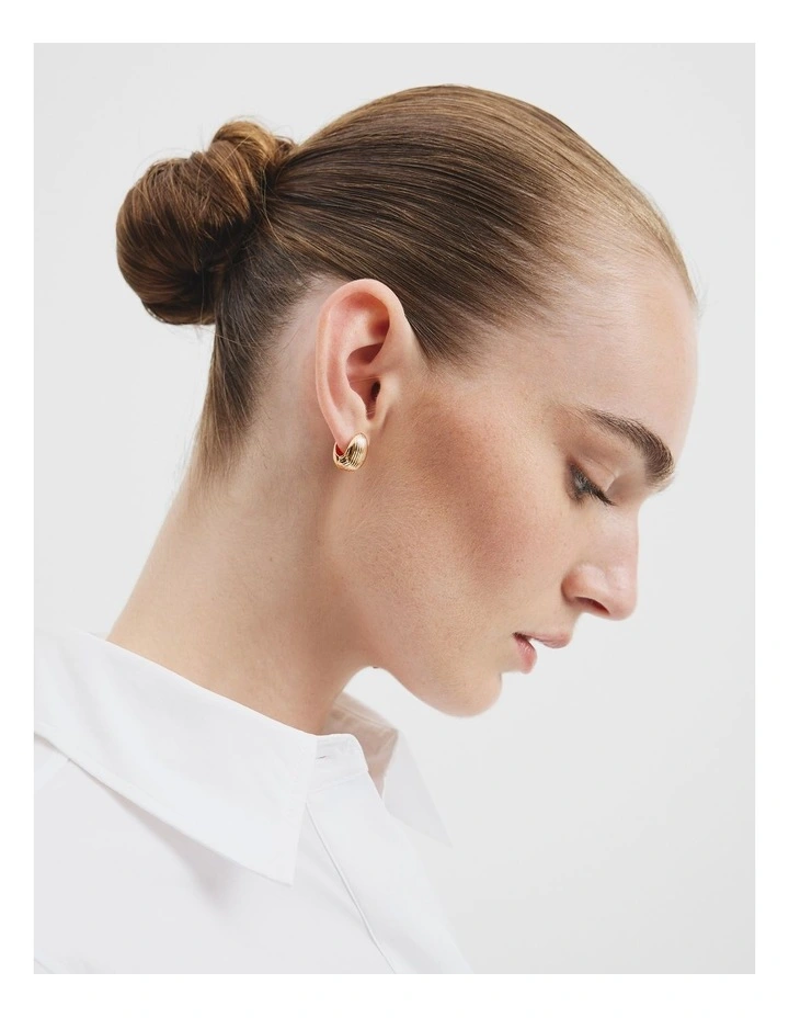 Imogen Reversible Huggie in Gold image 2