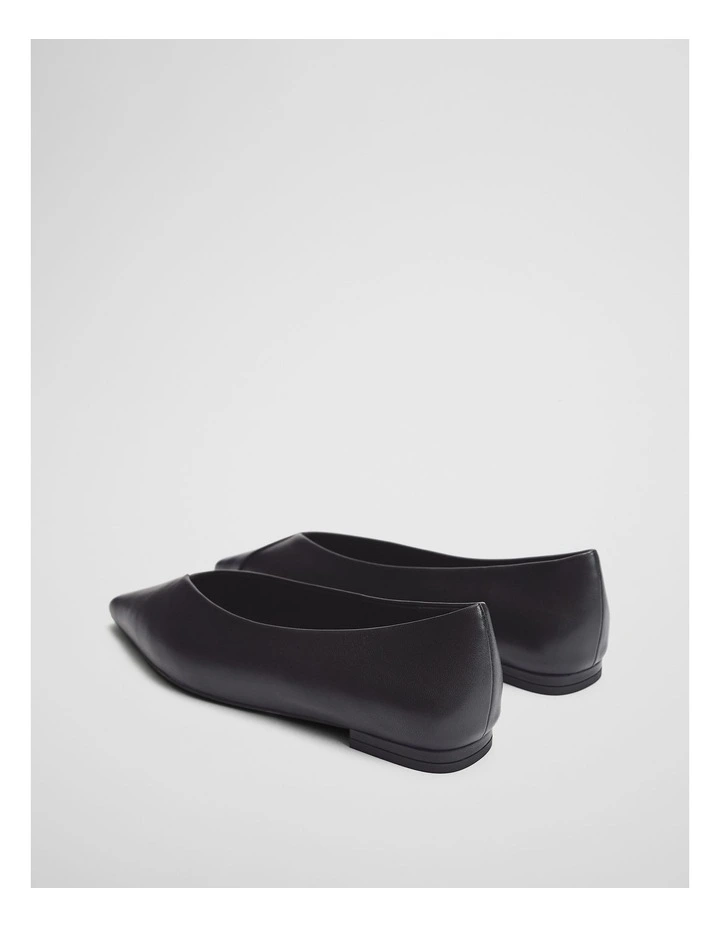 Norah Ballet in Black image 4