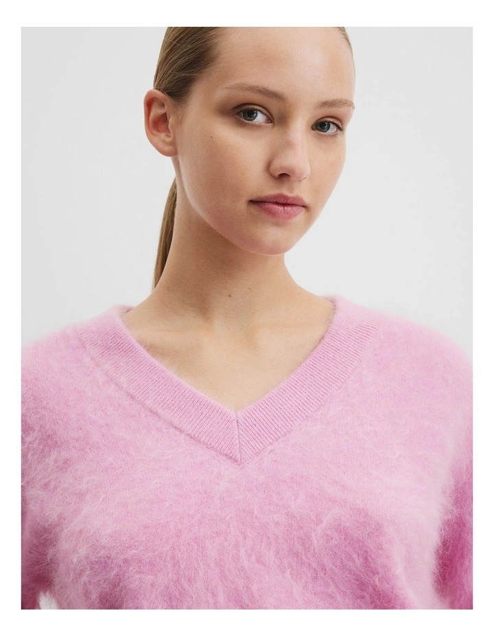 Cashmere V-neck Knit in Orchid Pink image 2