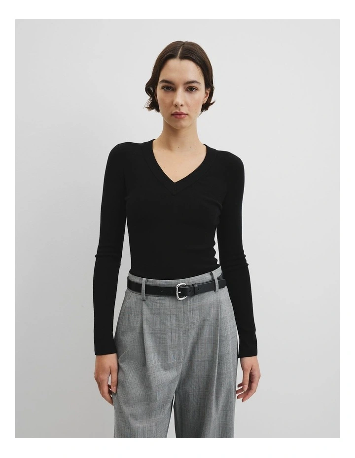 Wool Silk V-neck Neck in Black image 1