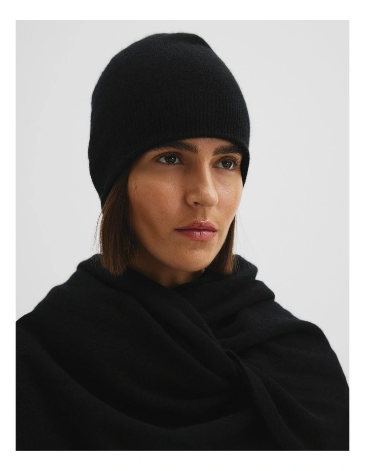 Cashmere Beanie in Black image 2