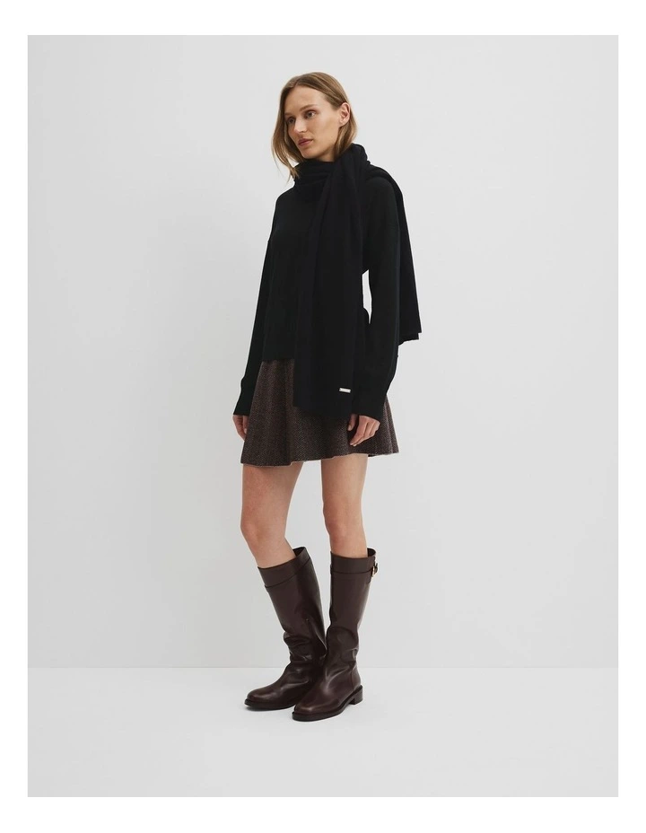 Cashmere Scarf in Black image 2