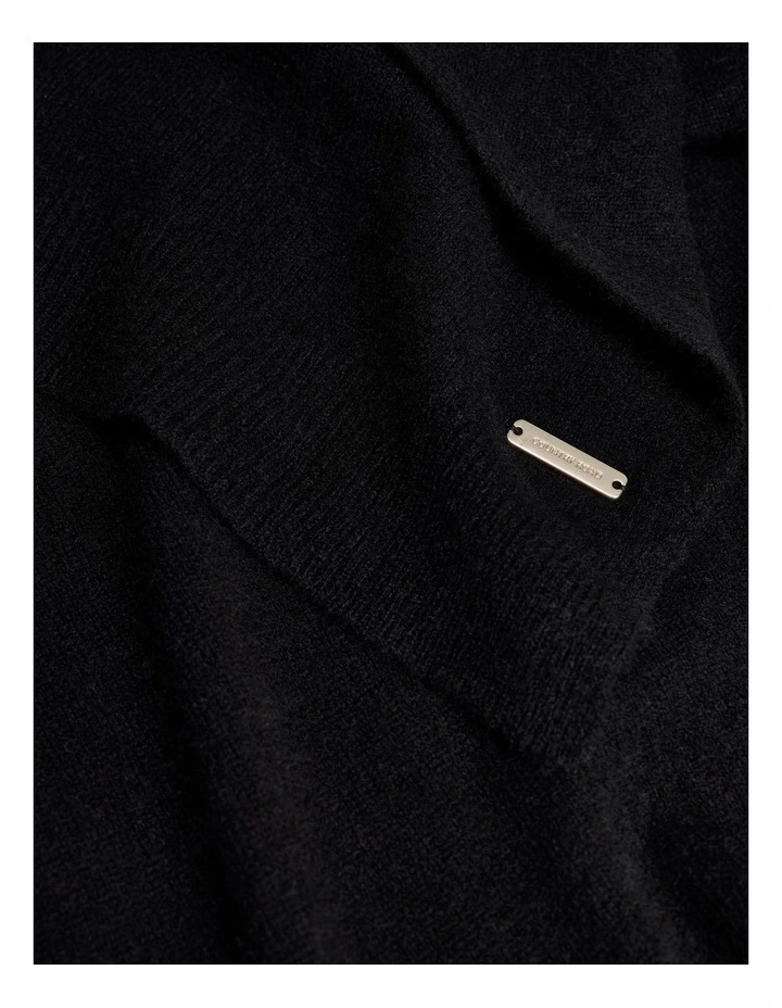 Cashmere Scarf in Black image 3