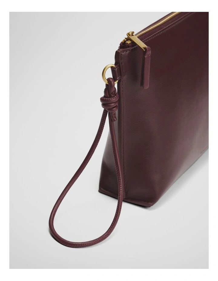 Cr Essential Pouch in Bordeaux image 3