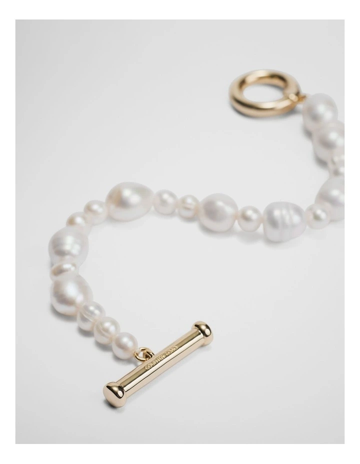 Lila Freshwater Pearl Bracelet in Gold image 4