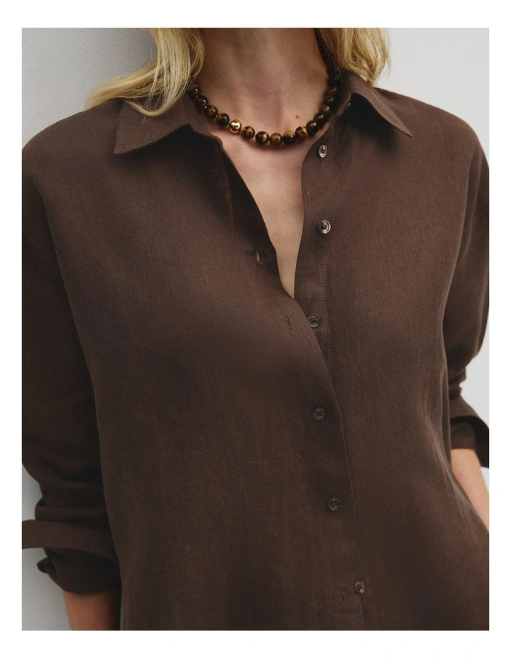 Oversized Linen Shirt in Cocoa image 2