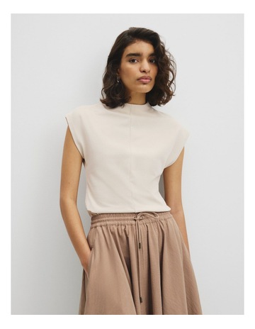 Almond colour