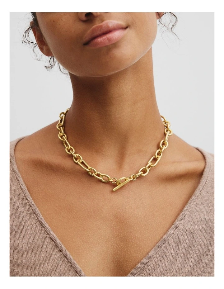 Isla Chain Necklace in Gold image 2