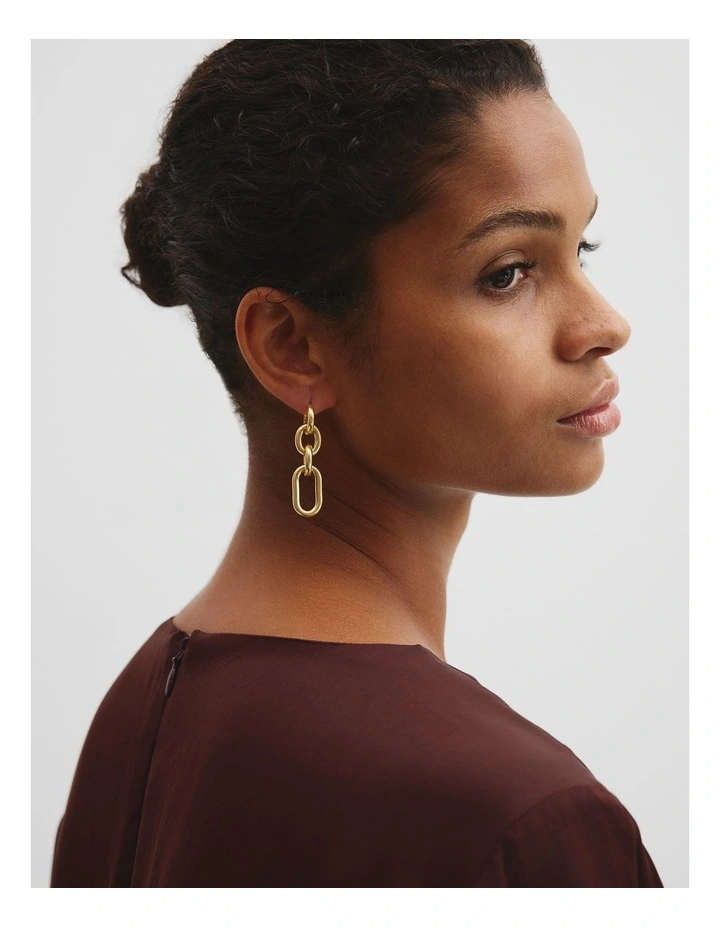Isla Chain Earring in Gold image 2