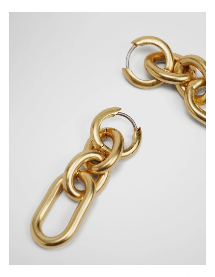 Isla Chain Earring in Gold image 3