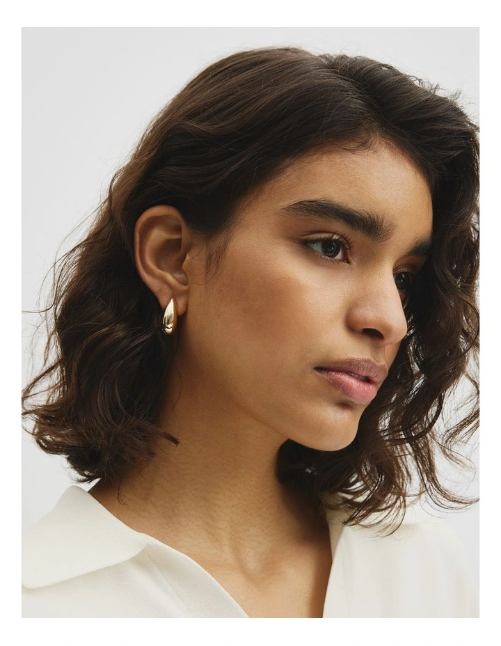Quinn Earring in Gold image 2