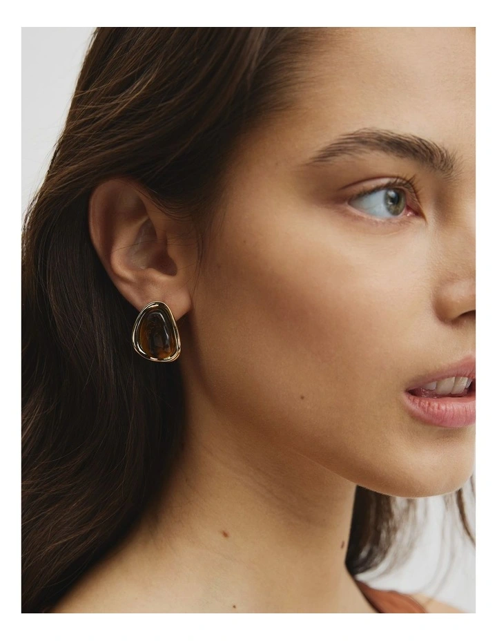 Ada Large Stud Earring in Gold image 2