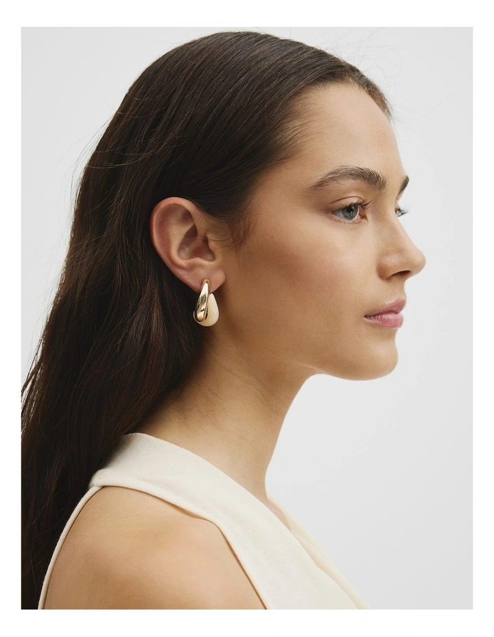 Pia Earring in Gold image 2