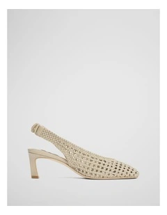 Nina Heel in Buff