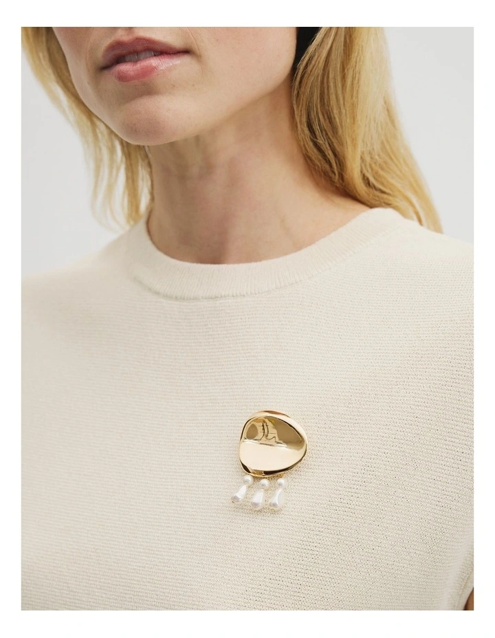 Ada Brooch in Gold image 2