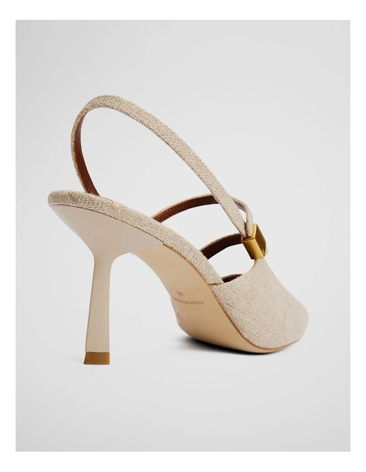 Eliza Heel in Natural image 3