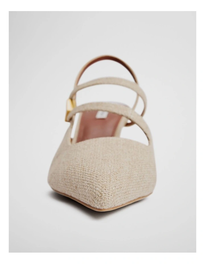 Eliza Heel in Natural image 4