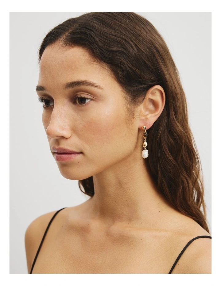 Octavia Drop Earring in Gold image 2
