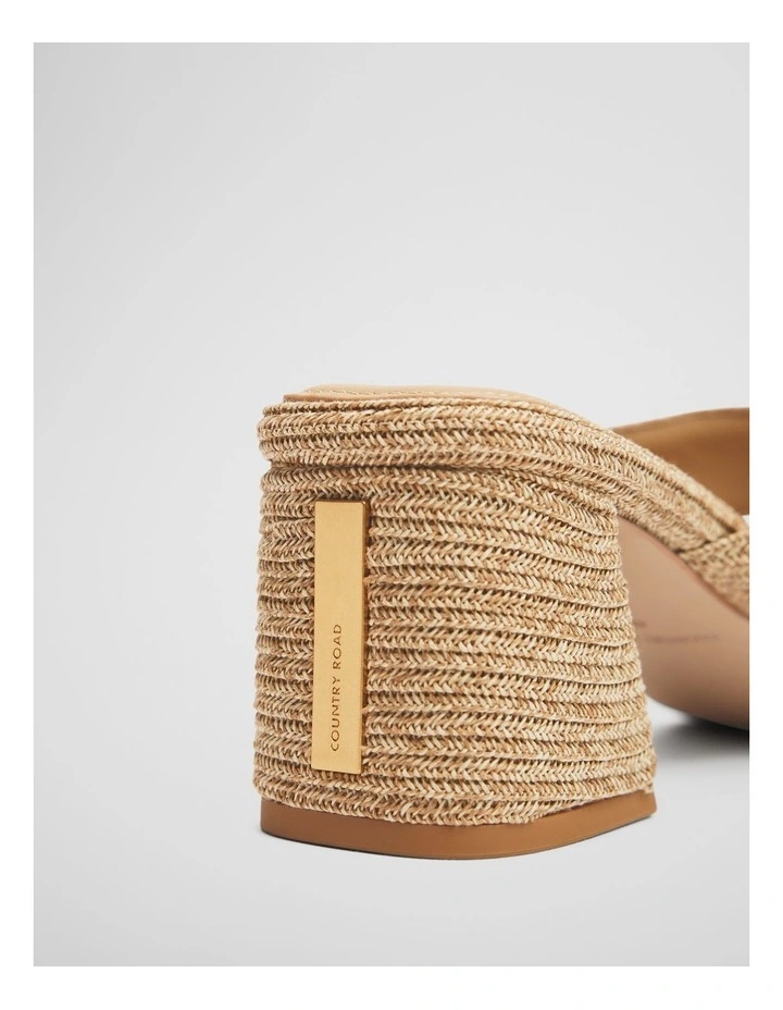 Lily Heel in Natural image 4