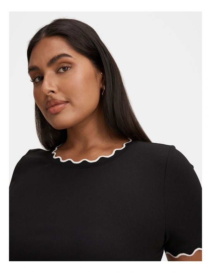 Rebecca Curve Scallop Trim T-shirt in Black image 4