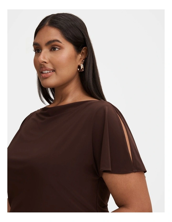 Sunny Curve Spliced Shoulder Top in Brown image 4