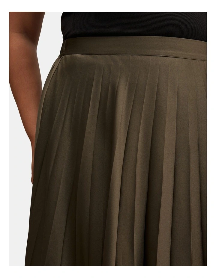 Delphine Pleated Midaxi Skirt in Green image 4