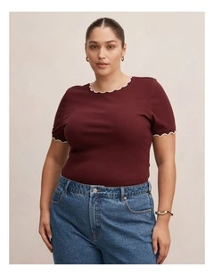 Rebecca Scallop Trim T-shirt in Burgundy