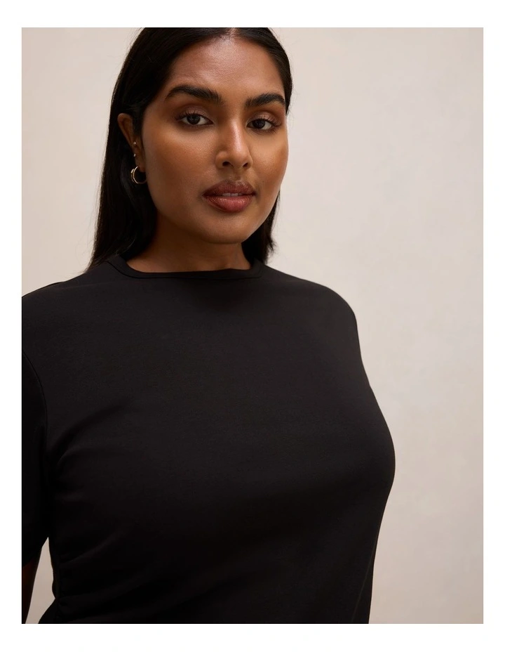 Saskia Boxy T-shirt in Black image 4