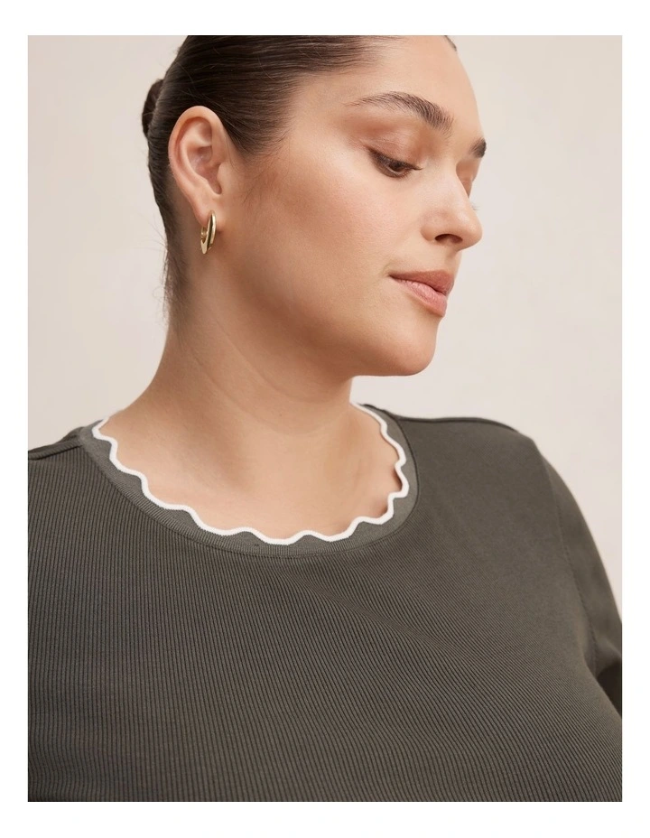 Rebecca Scallop Neck Trim T-shirt in Thyme and Porcelain image 4