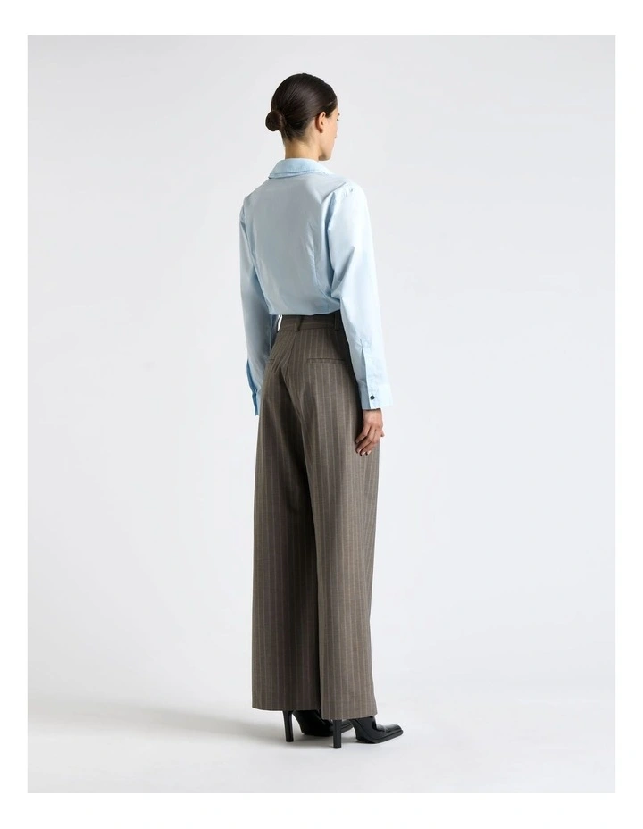 Good Earth Cotton Cropped Double Collar Shirt in Sky image 2