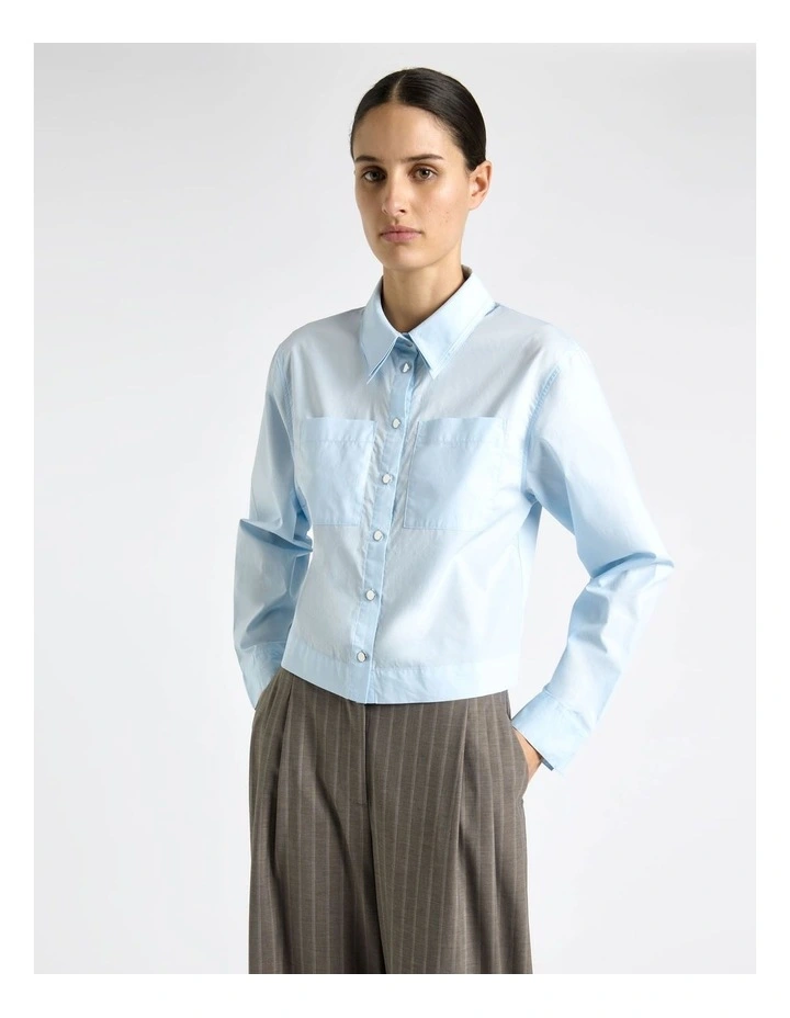 Good Earth Cotton Cropped Double Collar Shirt in Sky image 3