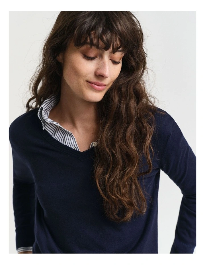 Fine Knit V-neck Sweater in Evening Blue image 3