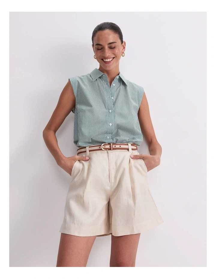 Jamie Linen Pleat Short in Cream image 5