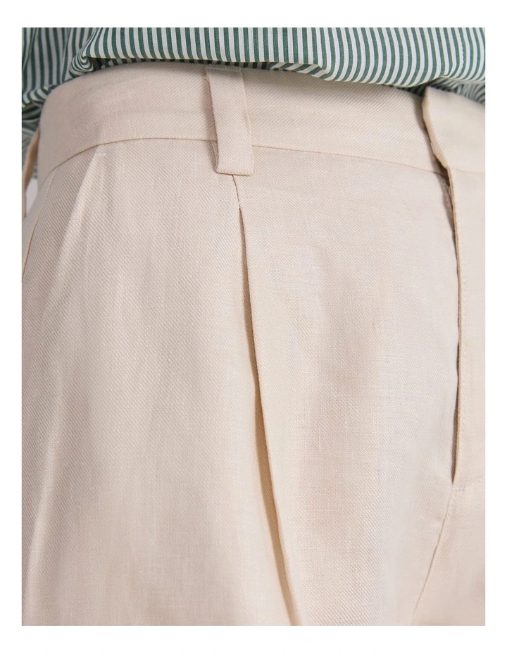 Jamie Linen Pleat Short in Cream image 6
