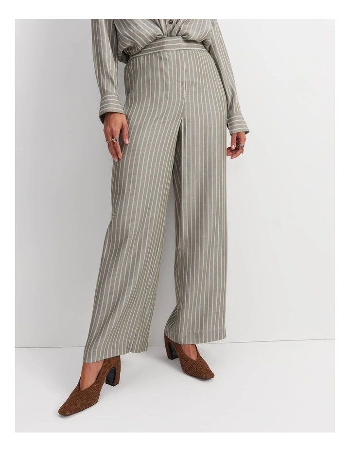 Solene Yarn-Dyed Pleat Pant in Khaki/White image 1