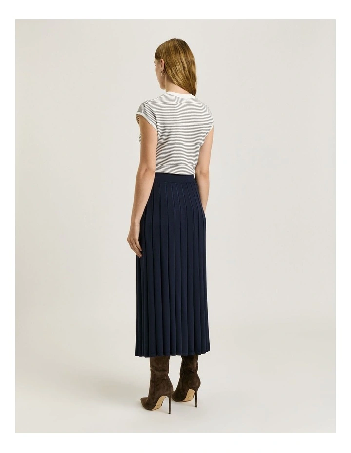 Matte And Shiny Pleat Knit Skirt in Ink image 2