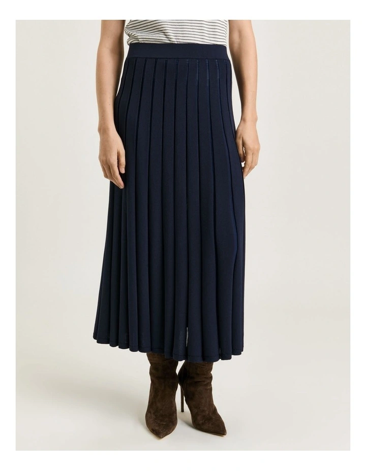 Matte And Shiny Pleat Knit Skirt in Ink image 3