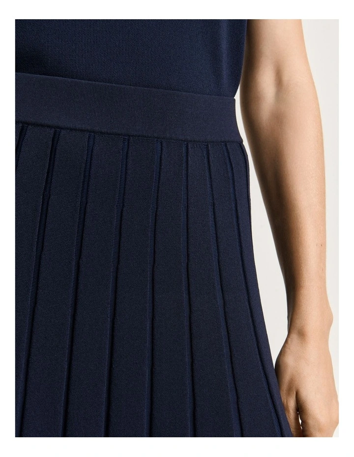 Matte And Shiny Pleat Knit Skirt in Ink image 4