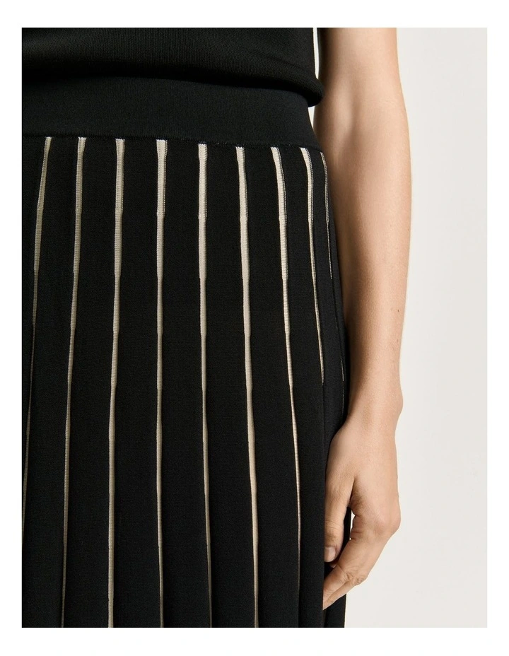 Matte & Shiny Pleat Knit Skirt in Black image 4